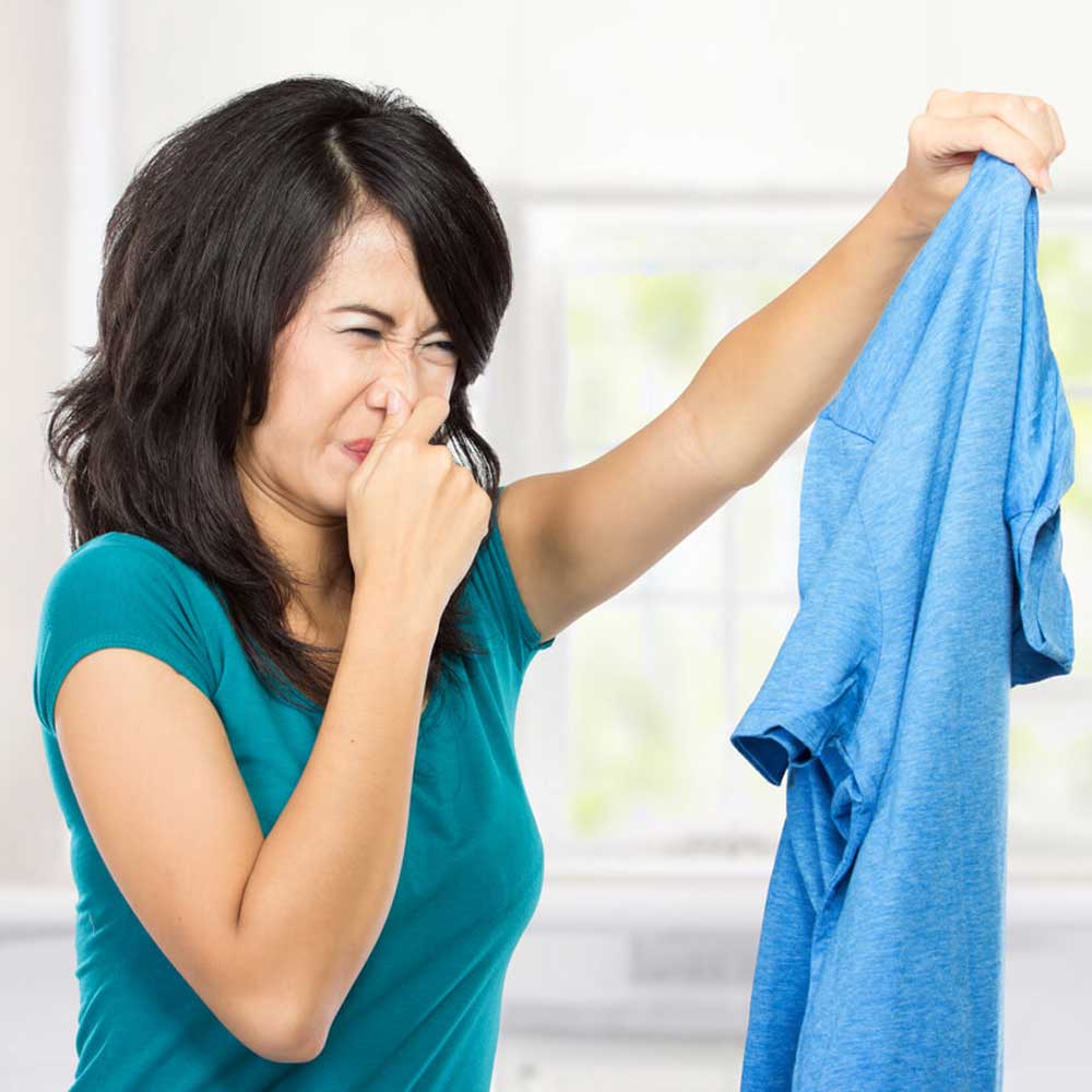 بهترین راه از بین بردن بوی دود از لباس