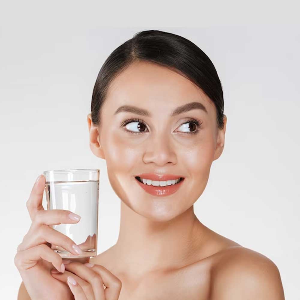 10 مزیت شگفت انگیز نوشیدن آب برای پوست