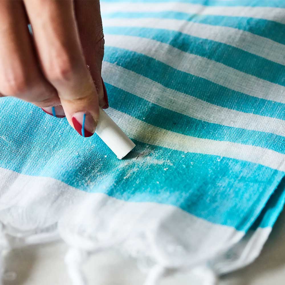 بهترین روش پاک کردن لکه گچ از روی لباس